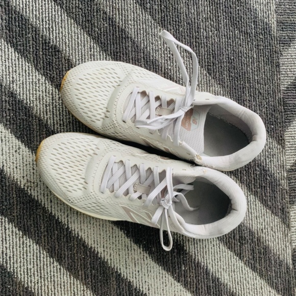 New Balance Arishi Fresh Foam Shoes Running Grey/Gum Womens Size 9.5 WARISRC2 - Picture 2 of 9